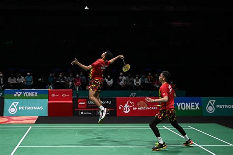 Mistrzostwa Świata w Badmintonie 2019: Nieoczekiwany Triumf BatmanaLee Chin Chee i Przeobrażenie Malezyjskiej Sceny Sportowej